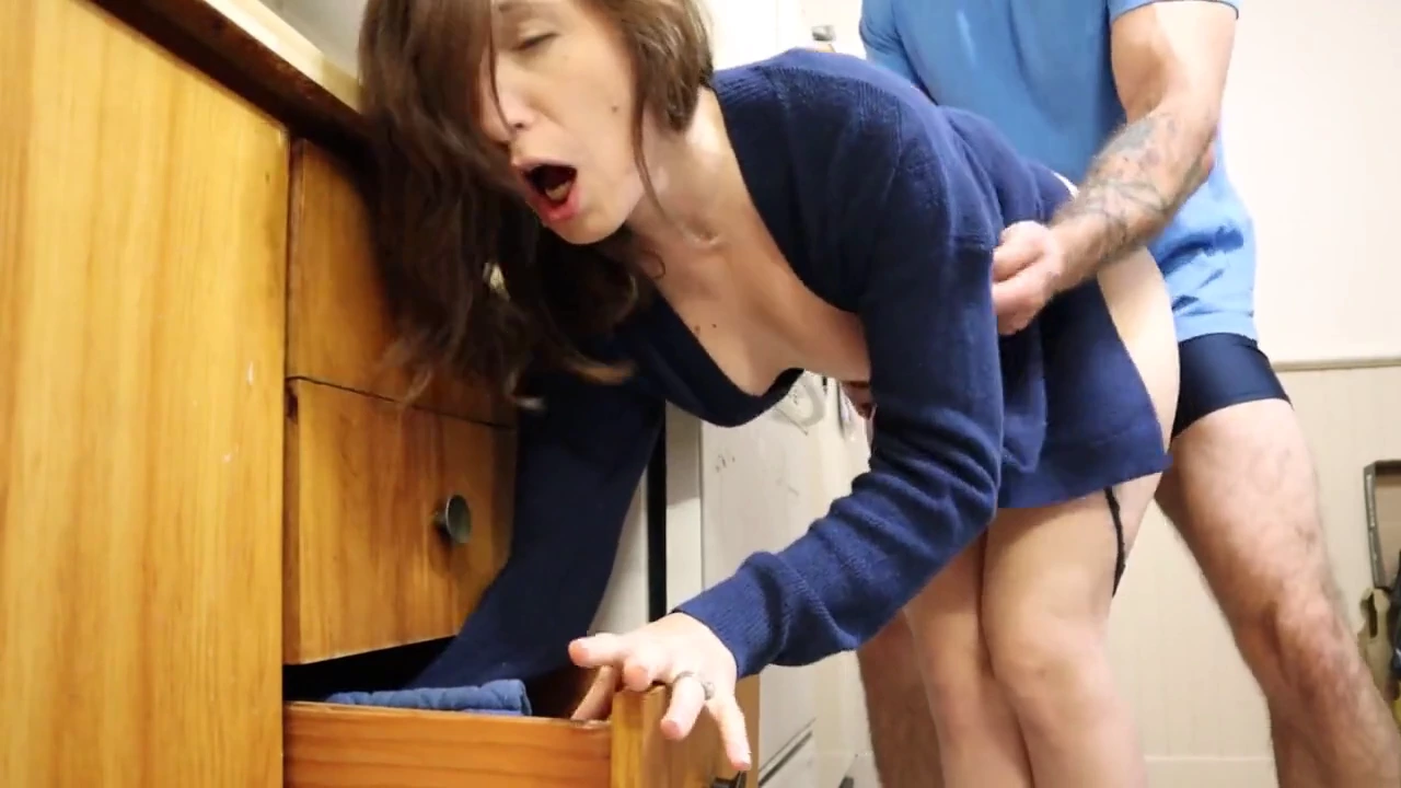 Stepmom's orgasmic experience with big cock porn video