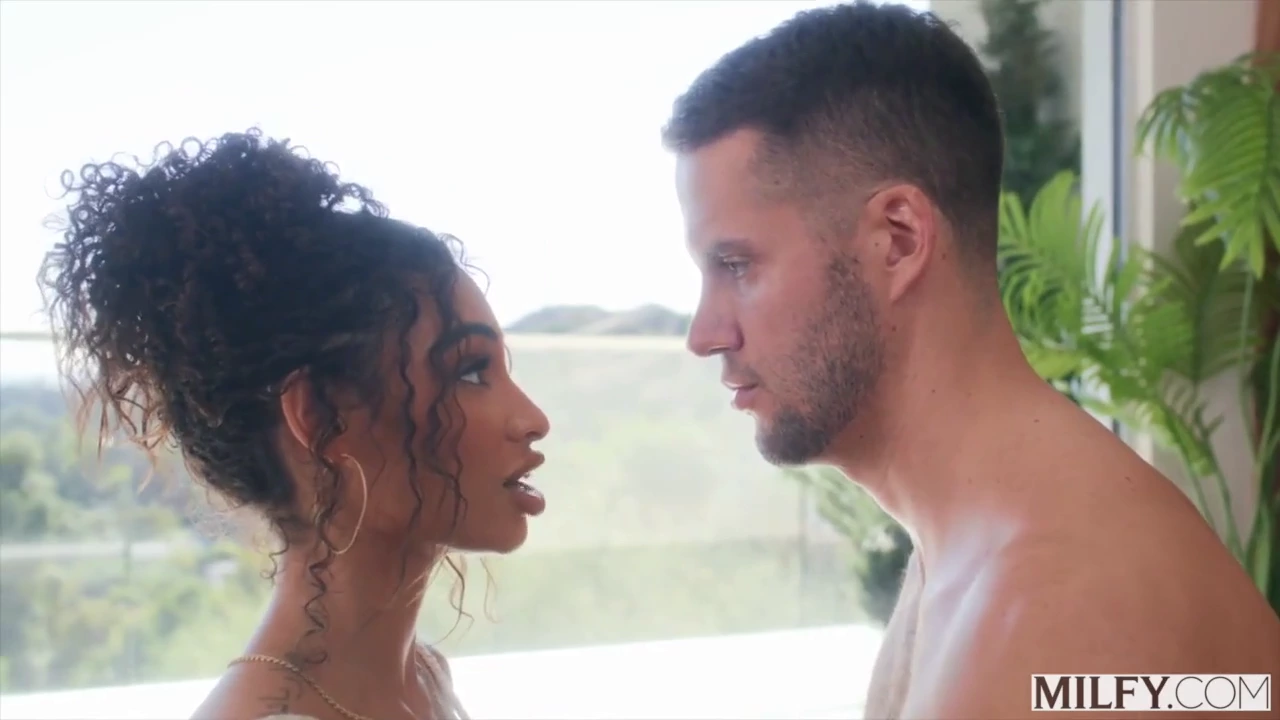 Fit yoga instructor Medusa gives a deepthroat and rides young man's cock in the gym porn video